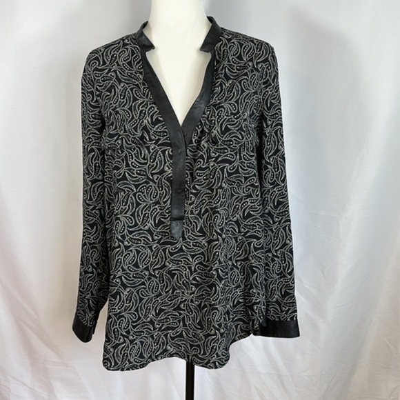 Lauren Vidal Black Paisley Deep V-Neck Long Sleeve Blouse - Picture 1 of 11